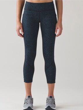 Lululemon Pace Rival Crop 19” Blue+Black Mesh Detail leggings Sz 2